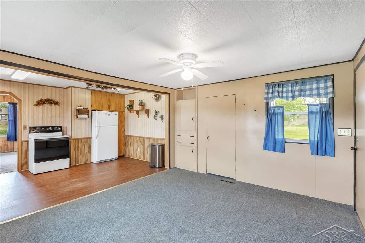 510 Delta Road Freeland, MI 48623 - Photo 8 of 23 50012645-7.JPG