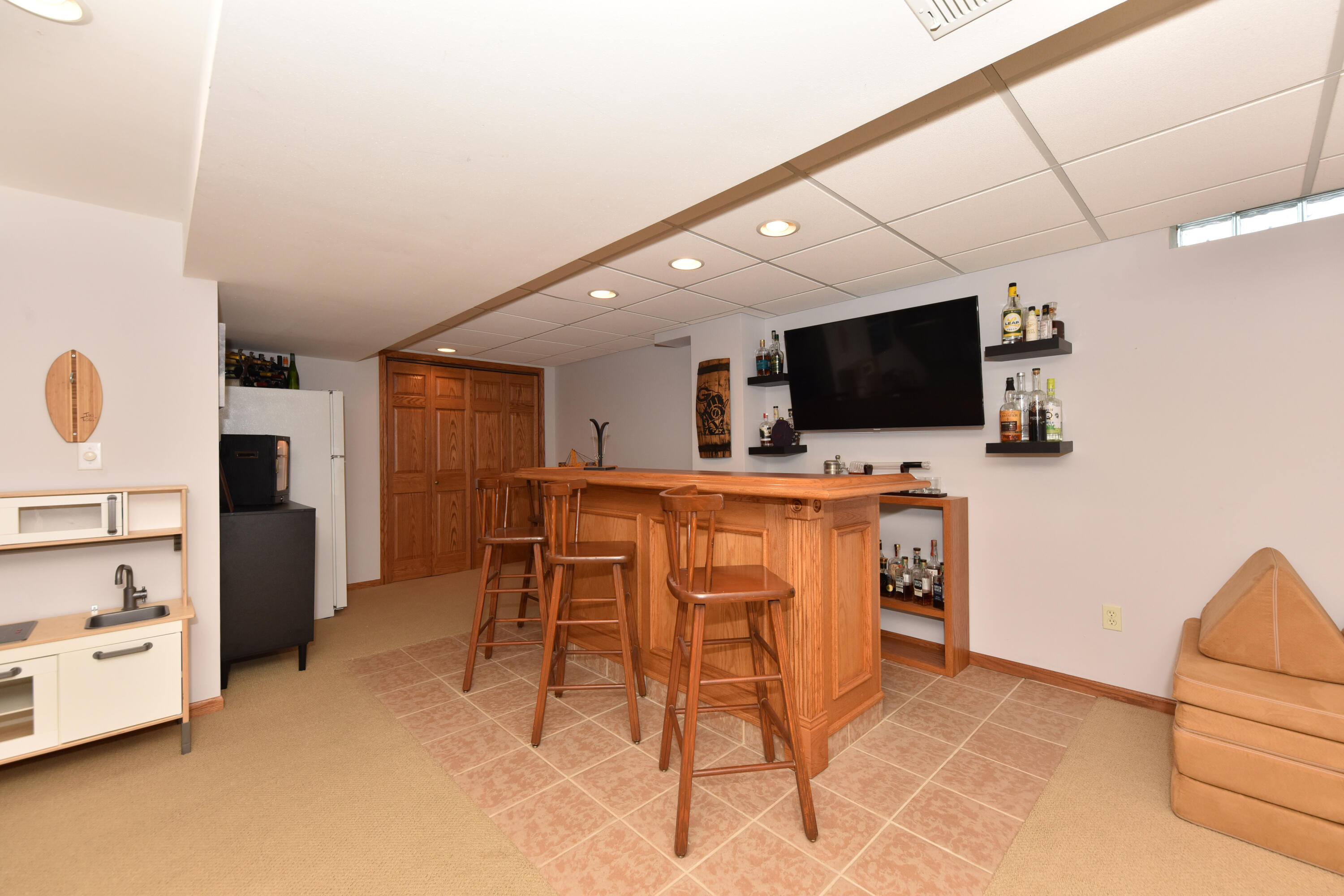 N71W23400 Homestead Road Sussex, WI 53089 - Photo 30 of 44 Rec room bar