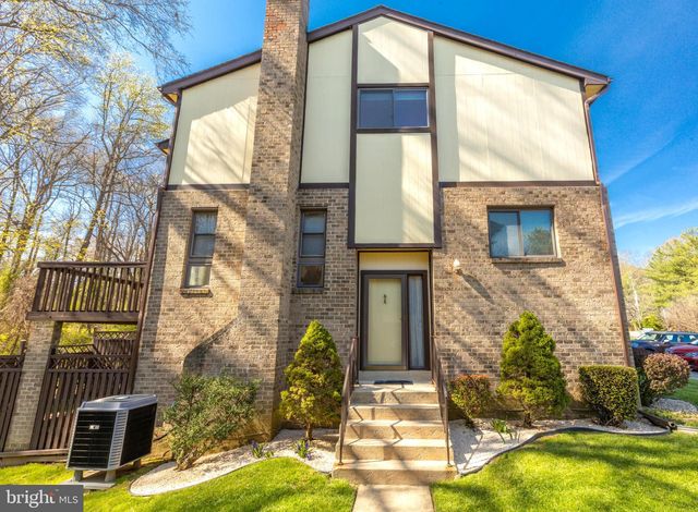 $525,000 | 6814 Deer Run Drive, Alexandria, VA 22306