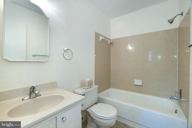 $525,000 | 6814 Deer Run Drive, Alexandria, VA 22306