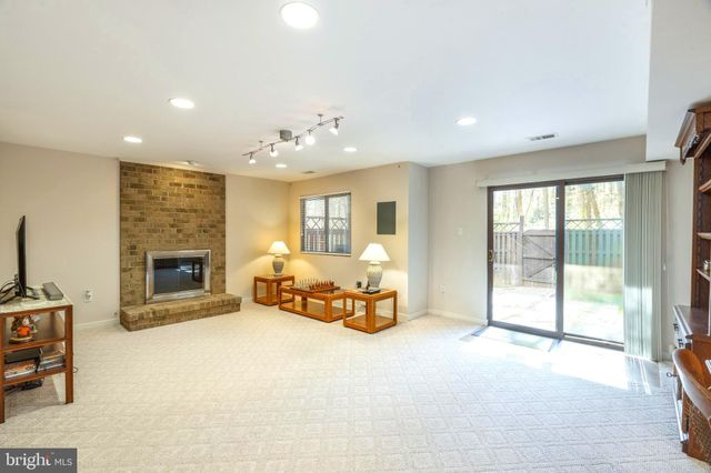 $525,000 | 6814 Deer Run Drive, Alexandria, VA 22306