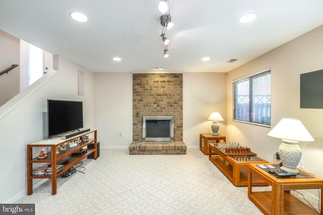 $525,000 | 6814 Deer Run Drive, Alexandria, VA 22306