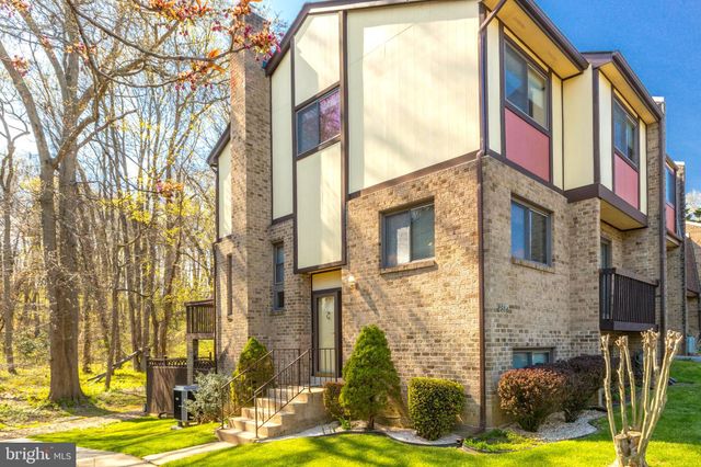 $525,000 | 6814 Deer Run Drive, Alexandria, VA 22306