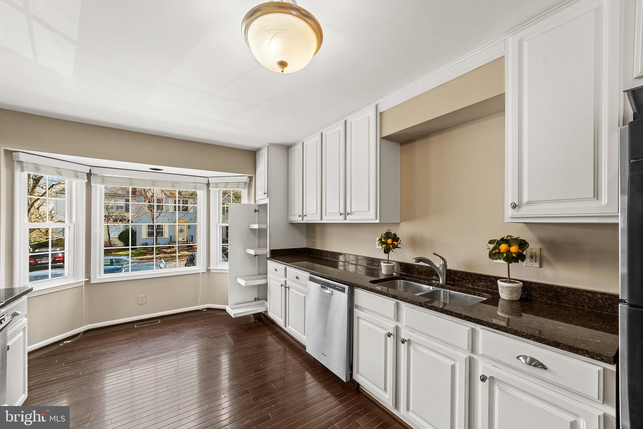 728 Pine Tree Road Warrenton, VA 20186 - Photo 2 of 32