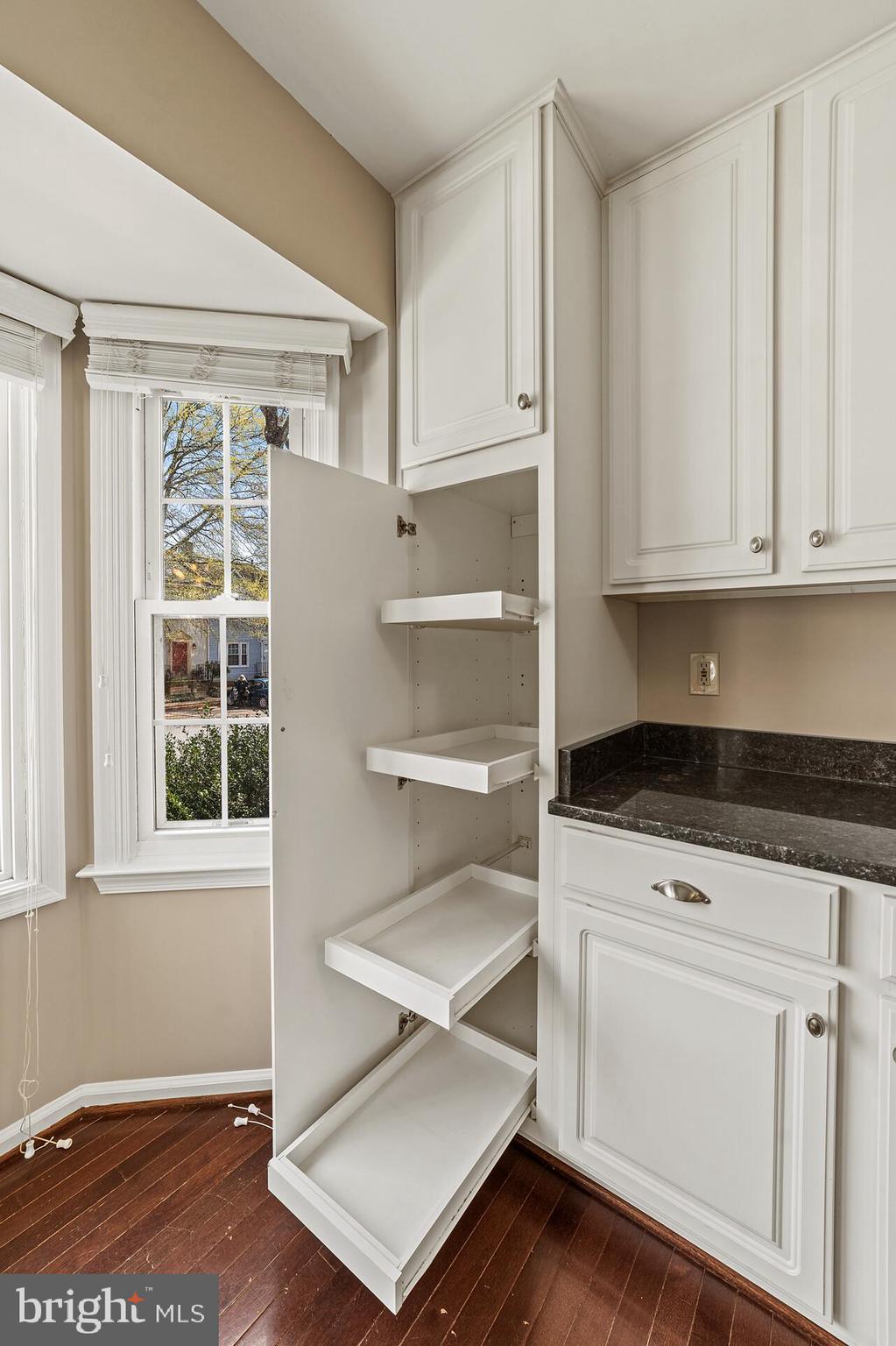 728 Pine Tree Road Warrenton, VA 20186 - Photo 4 of 32