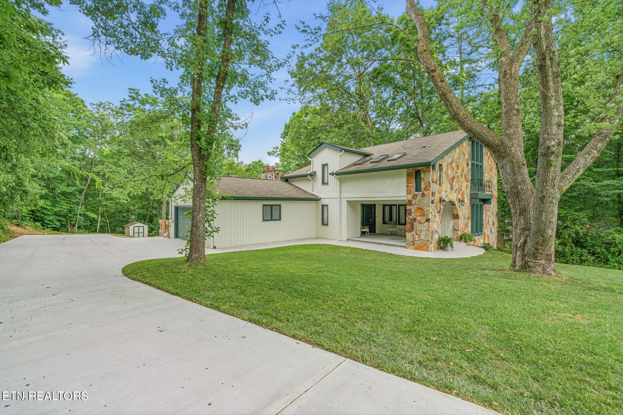 138 Newell Lane Oak Ridge, TN 37830 - Photo 4 of 51 138 Newell Ln - Side Exterior