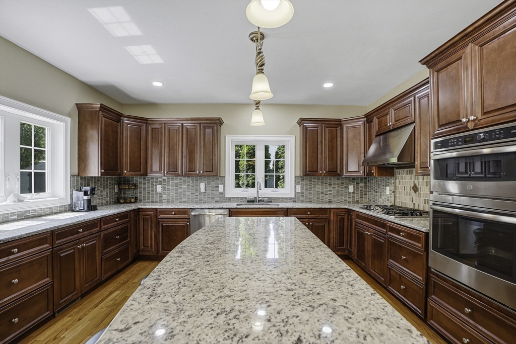 120 Mohawk Path Holliston, MA 01746 - Photo 19 of 36