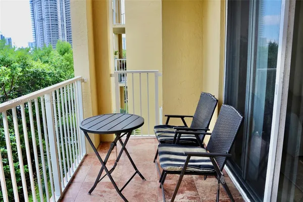 $2,450 | 19999 East Country Club Drive, Unit 1304, Aventura, FL 33180