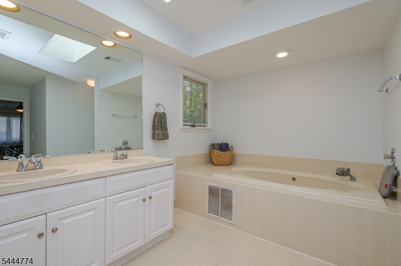 9 Mission Hills Road Annandale, NJ 08801 - Photo 17 of 20