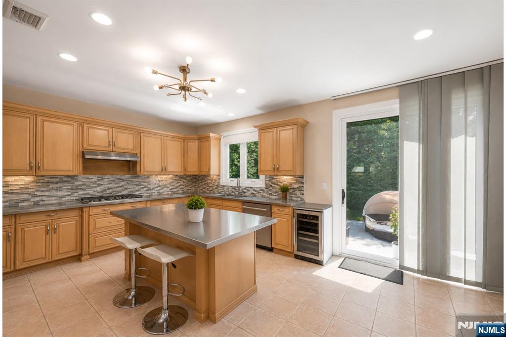 1152 Cumbermeade Road Fort Lee, NJ 07024 - Photo 19 of 42