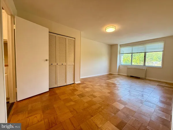 $1,400 | 10201 Grosvenor Place, Unit 804A, North Bethesda, MD 20852