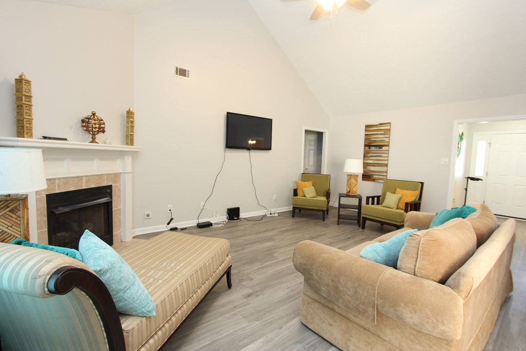 4441 Silverton Road Augusta, GA 30909 - Photo 5 of 20 Living/Den Area