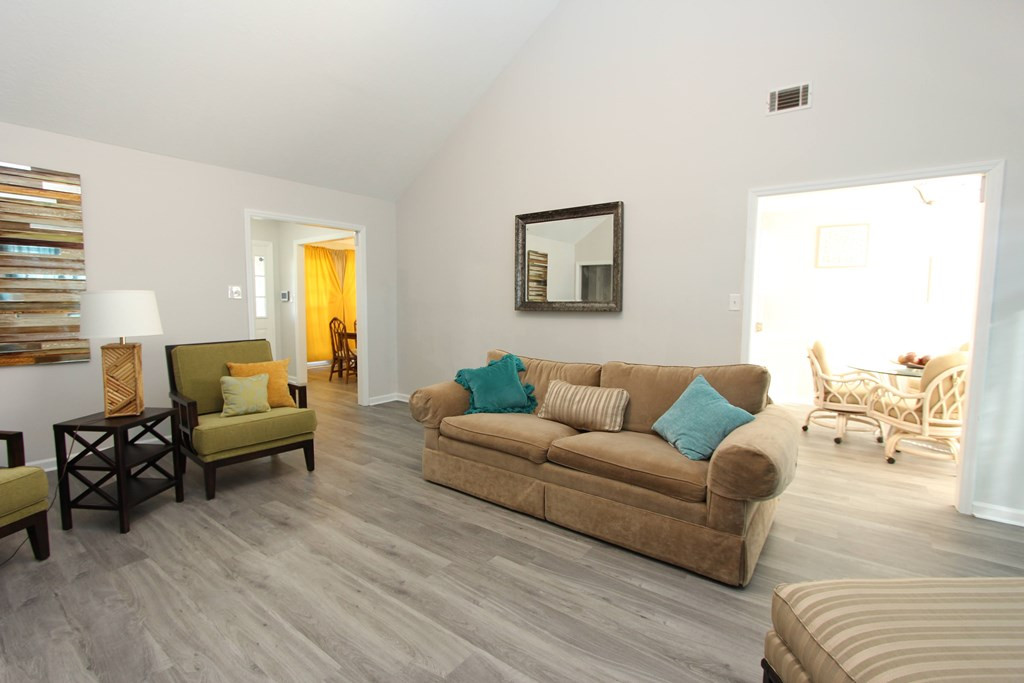 4441 Silverton Road Augusta, GA 30909 - Photo 6 of 20 Living/Den Area
