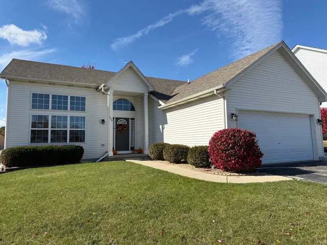$330,000 | 729 River Edge Circle, Ottawa, IL 61350