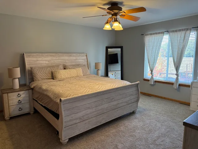 $330,000 | 729 River Edge Circle, Ottawa, IL 61350