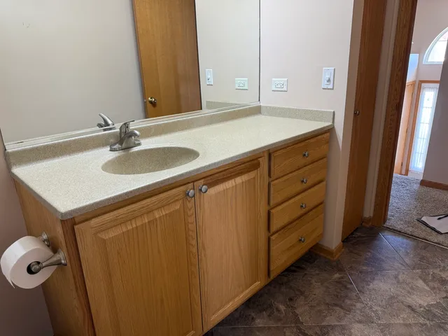 $330,000 | 729 River Edge Circle, Ottawa, IL 61350