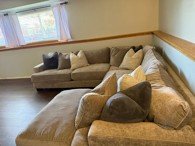 $330,000 | 729 River Edge Circle, Ottawa, IL 61350