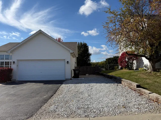 $330,000 | 729 River Edge Circle, Ottawa, IL 61350