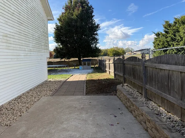 $330,000 | 729 River Edge Circle, Ottawa, IL 61350