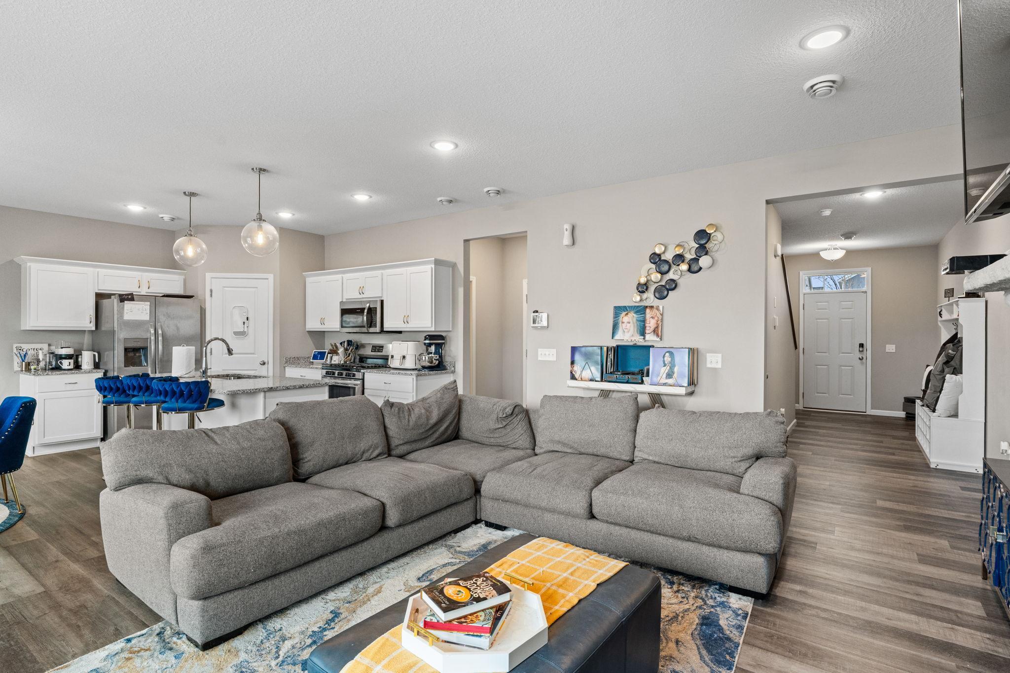 6884 101st Street South Cottage Grove, MN 55016 - Photo 3 of 29