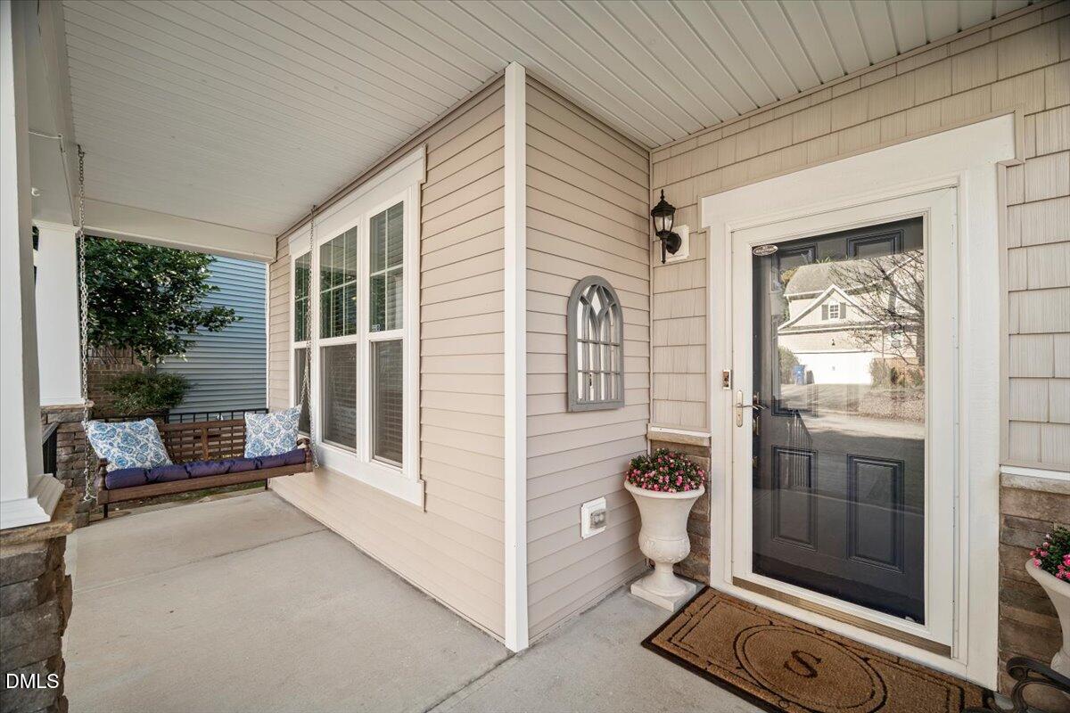 924 Pirouette Court Raleigh, NC 27606 - Photo 2 of 15 04-P1116482