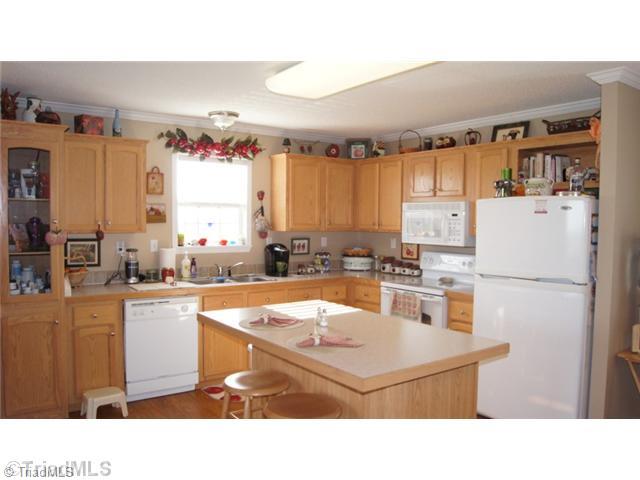 3138 Garrett Road Stoneville, NC 27048 - Photo 7 of 25 Kitchen.