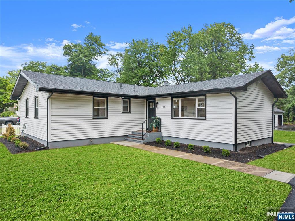 100 Pier Lane Fairfield, NJ 07004 - Photo 2 of 25