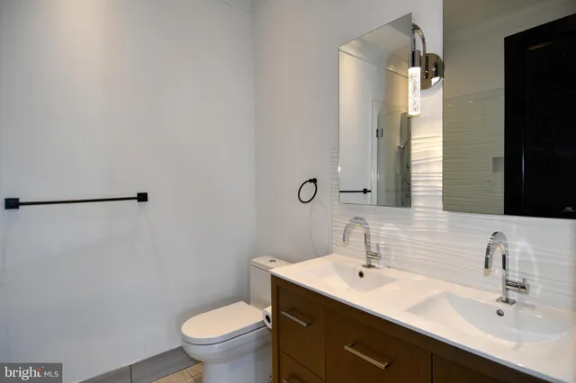 $1,050,000 | 719 12th Street Southeast, Unit 3, Washington, DC 20003