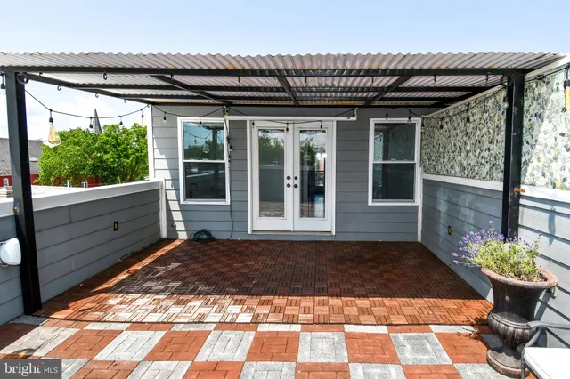 $1,050,000 | 719 12th Street Southeast, Unit 3, Washington, DC 20003