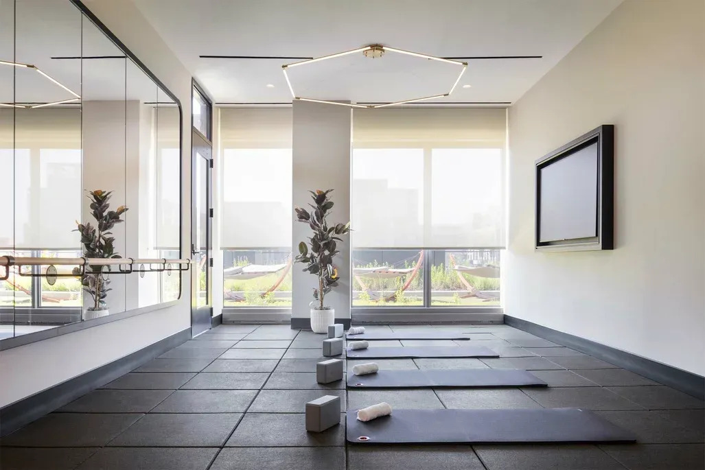 164 North Peoria Street, Unit 1705 Chicago, IL 60607 - Photo 29 of 33 a living room with furniture and a large window