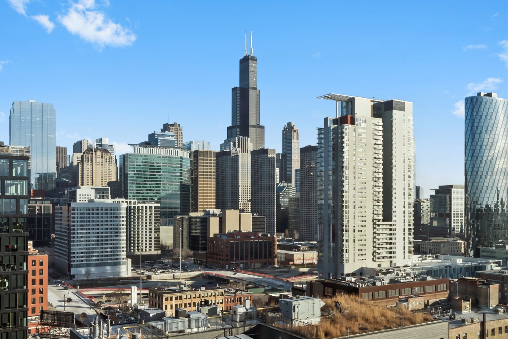 164 North Peoria Street, Unit 1705 Chicago, IL 60607 - Photo 8 of 33 a city skyline with tall buildings