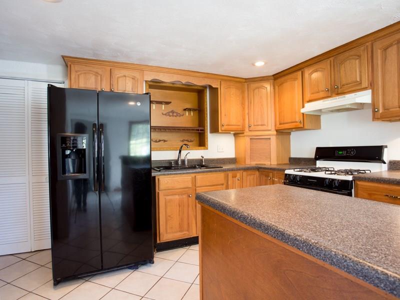 765 Greenlee Road Whitehall, PA 15227 - Photo 4 of 25 Gallery Image 4