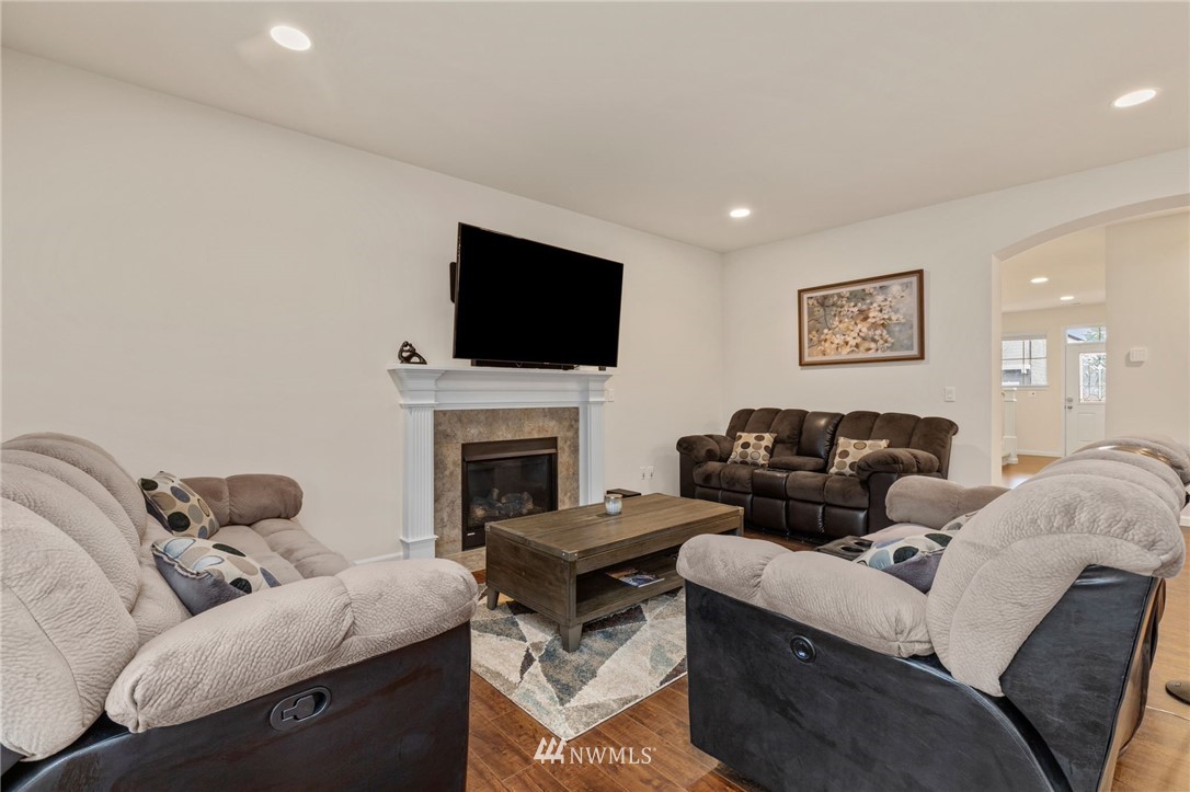17826 Southeast 189th Street Renton, WA 98058 - Photo 3 of 38 Gallery Image 3