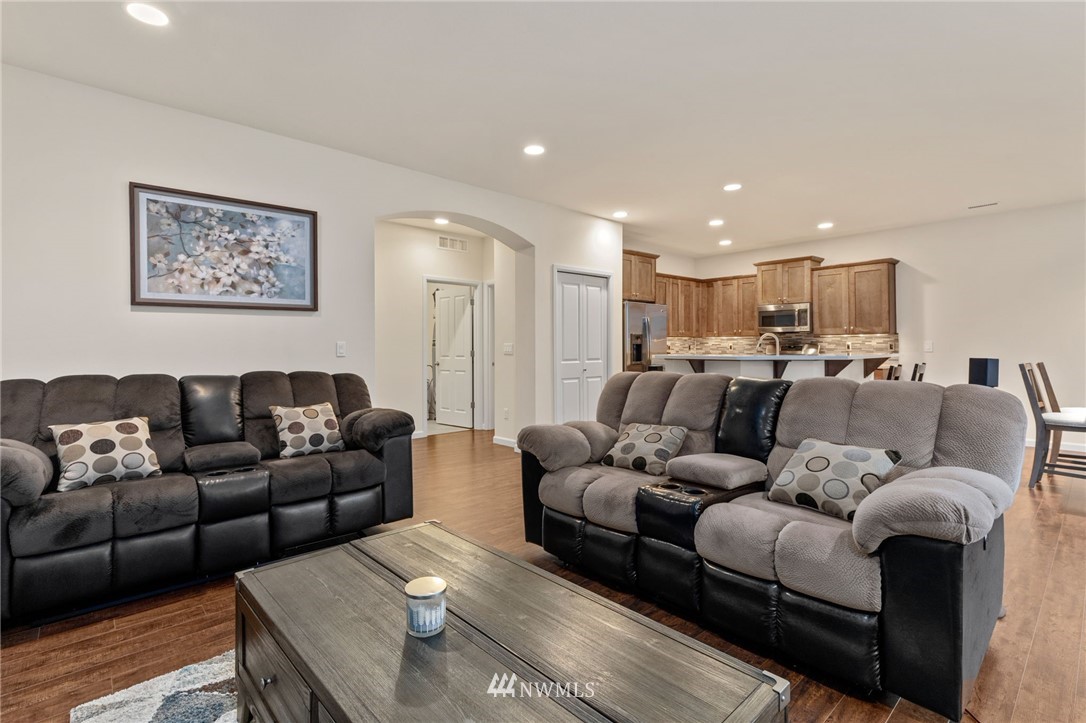 17826 Southeast 189th Street Renton, WA 98058 - Photo 4 of 38 Gallery Image 4
