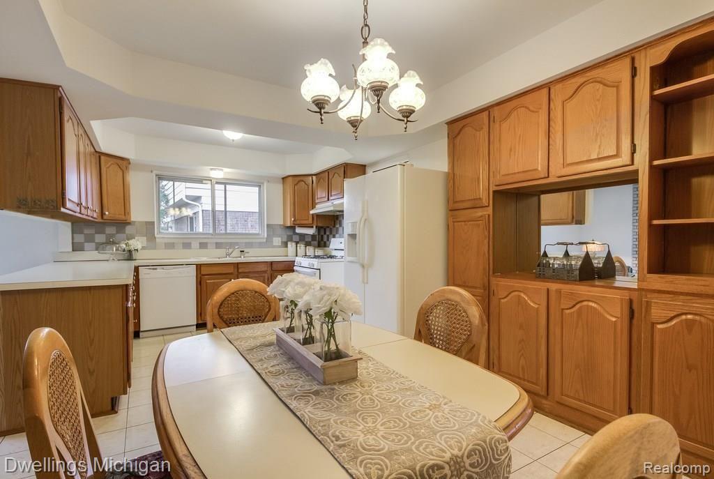 6058 Wedgewood Road Canton, MI 48187 - Photo 3 of 35 _MG_0169.jpg