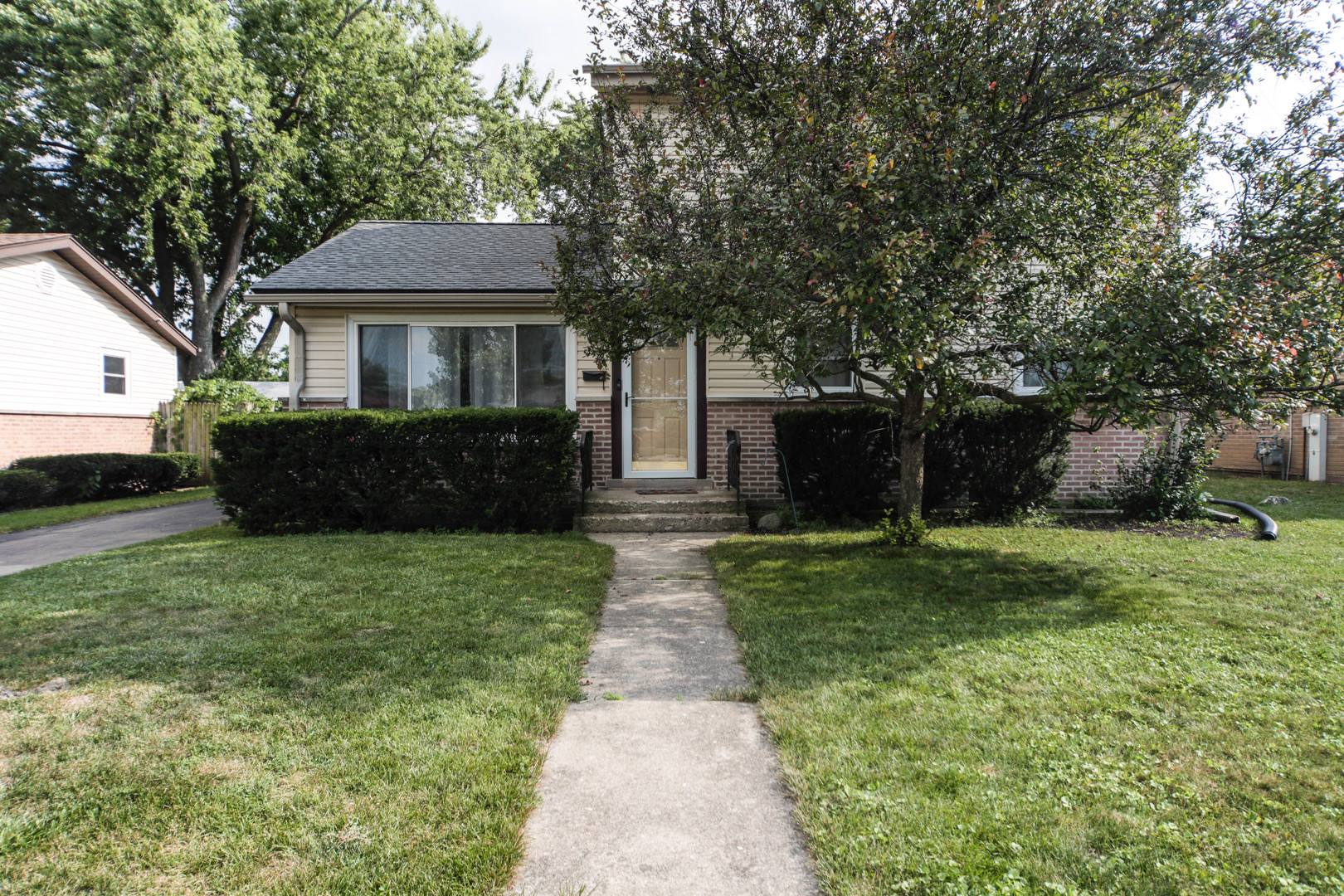 543 Rose Avenue Addison, IL 60101 - Photo 2 of 18 a front view of a house with a yard