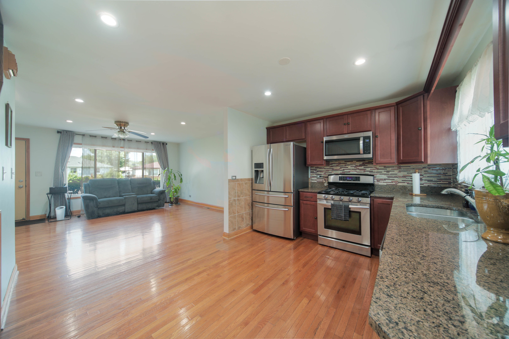 543 Rose Avenue Addison, IL 60101 - Photo 4 of 18 a kitchen with refrigerator and microwave
