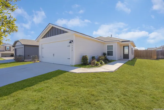 $1,600 | 582 Gabbro Gardens, Maxwell, TX 78656