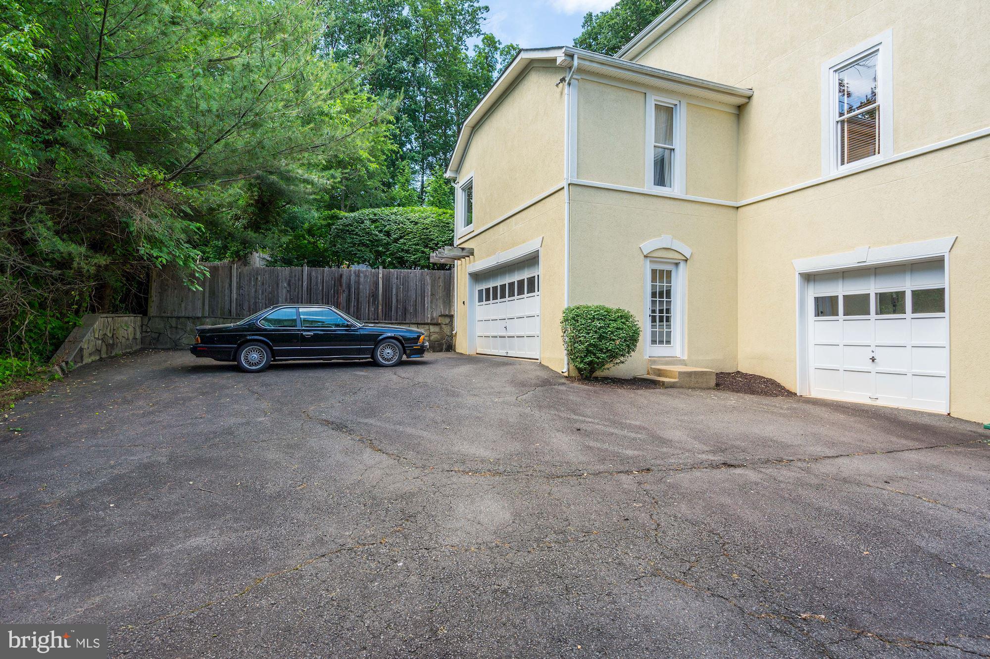 8816 Brook Road McLean, VA 22102 - Photo 47 of 49 3 car side load garage