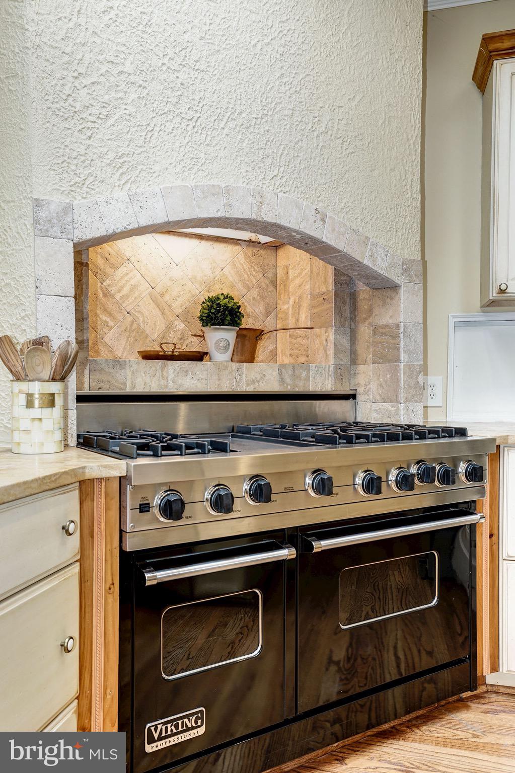 8816 Brook Road McLean, VA 22102 - Photo 7 of 49 Never used Viking 6 burner gas range & double oven