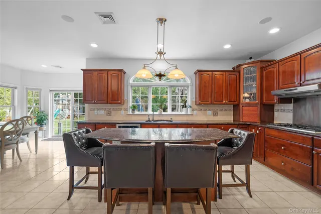 $1,200,000 | 7 Park View Lane, Lake Grove, NY 11755