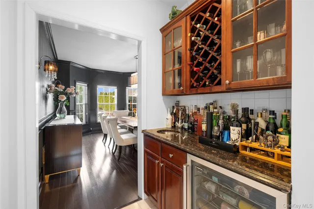 $1,200,000 | 7 Park View Lane, Lake Grove, NY 11755