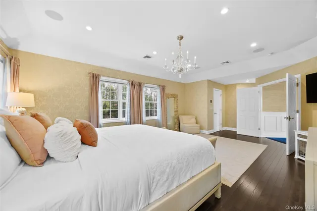 $1,200,000 | 7 Park View Lane, Lake Grove, NY 11755