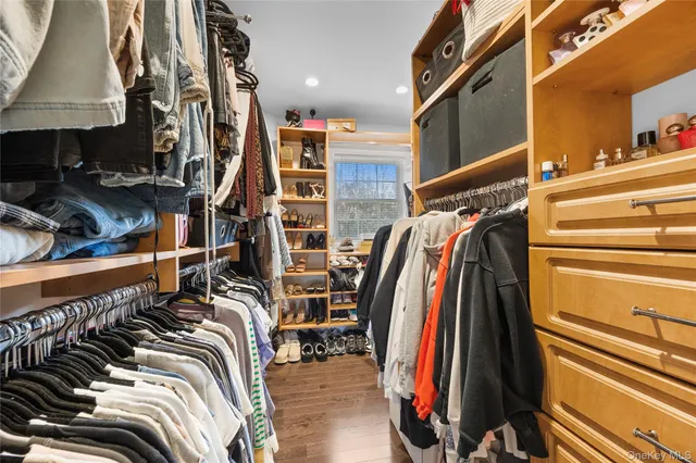 $1,200,000 | 7 Park View Lane, Lake Grove, NY 11755