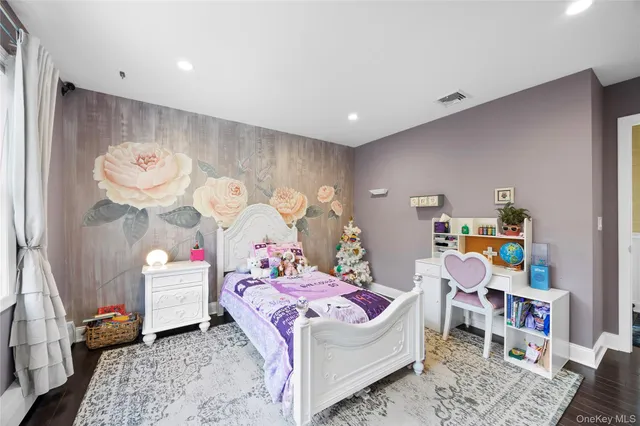 $1,200,000 | 7 Park View Lane, Lake Grove, NY 11755