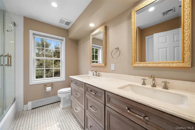 $1,200,000 | 7 Park View Lane, Lake Grove, NY 11755