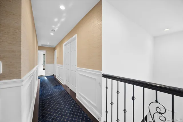 $1,200,000 | 7 Park View Lane, Lake Grove, NY 11755