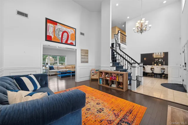 $1,200,000 | 7 Park View Lane, Lake Grove, NY 11755