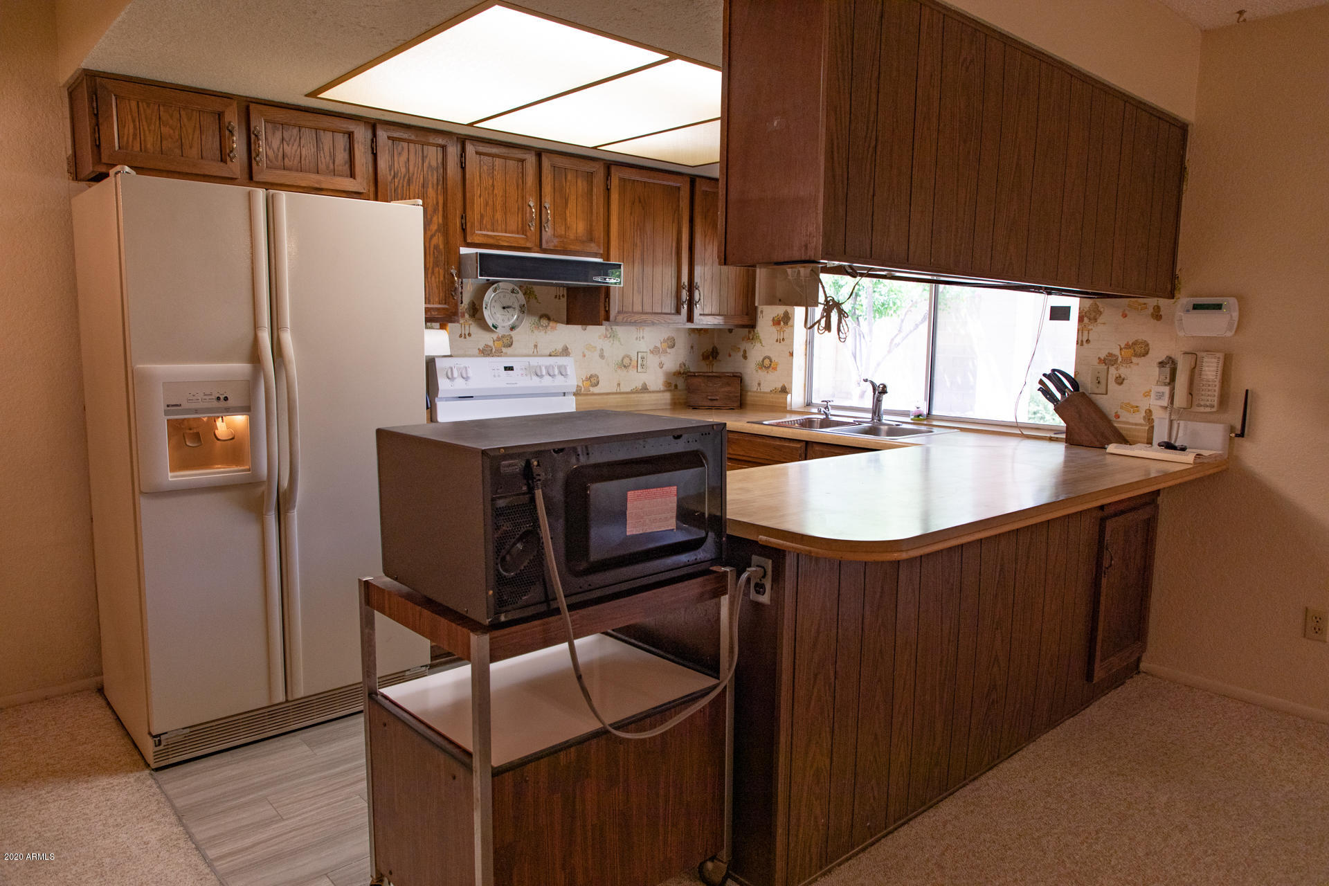 3040 West Phelps Road Phoenix, AZ 85053 - Photo 5 of 21 Kitchen