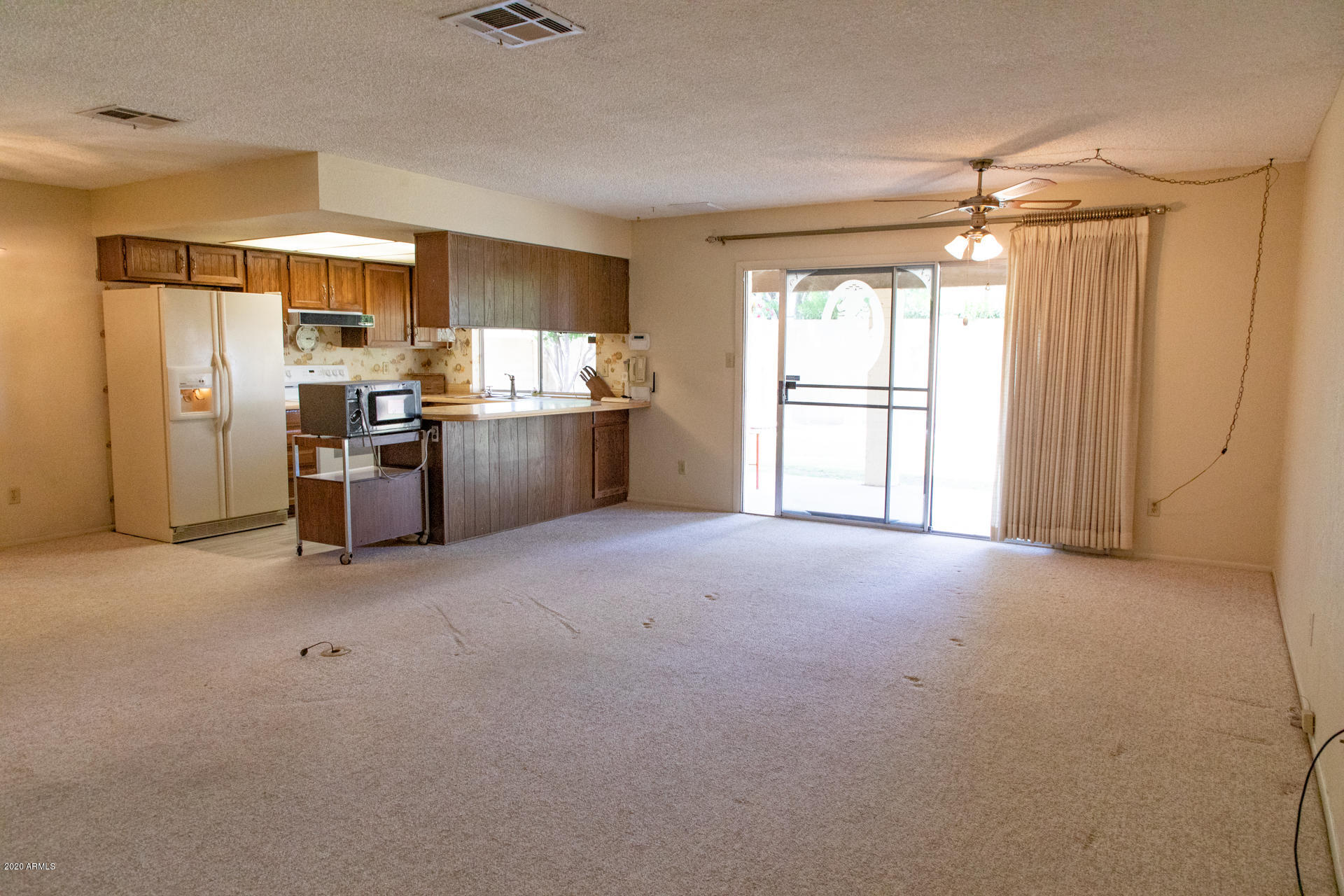 3040 West Phelps Road Phoenix, AZ 85053 - Photo 7 of 21 Kitchen off Great Room